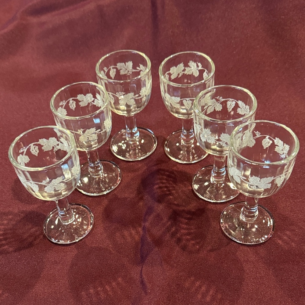Vintage Leaf-Patterned Cordial Glasses (Set of 6)